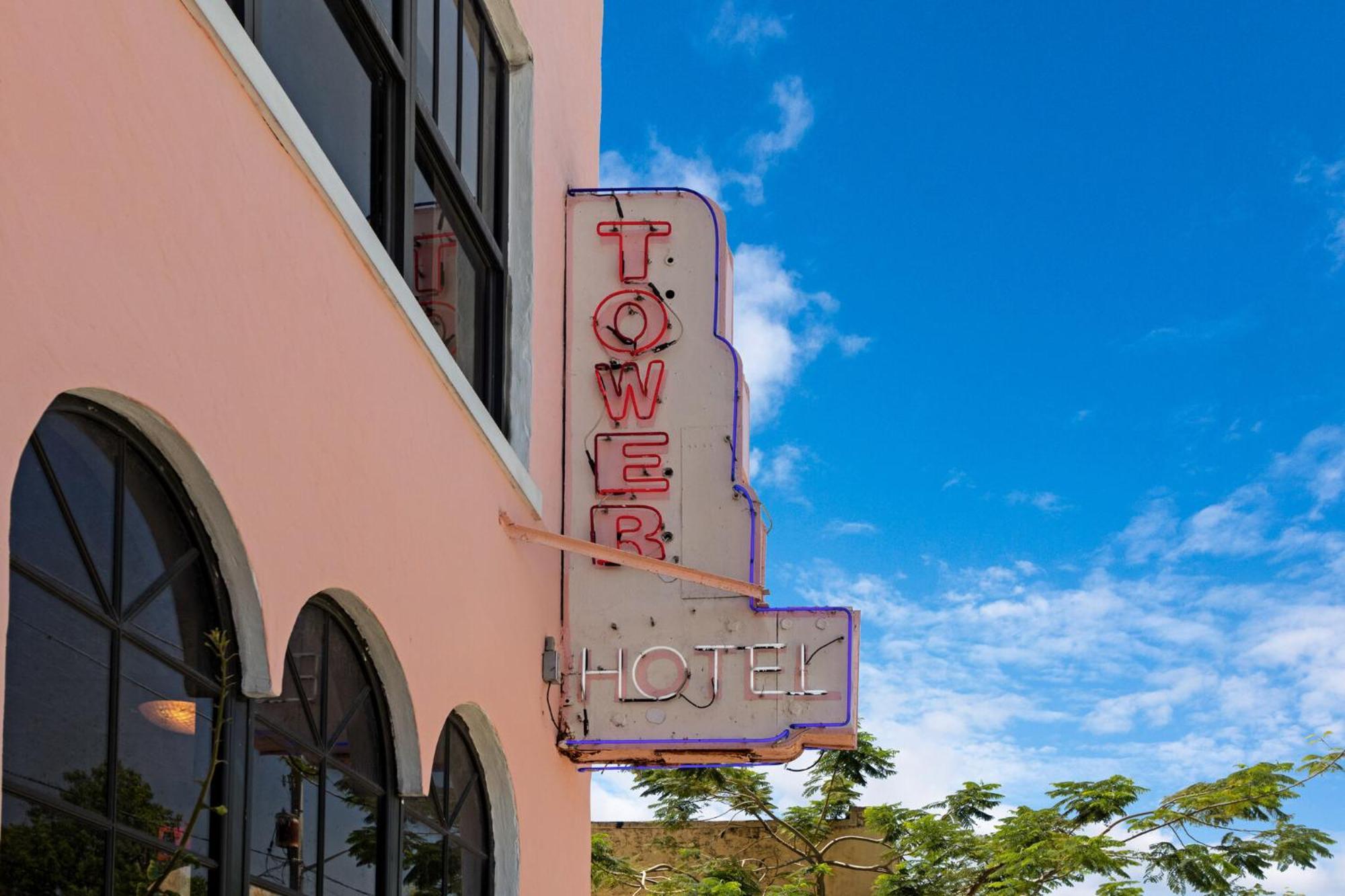 Roami At Tower Hotel - Calle Ocho Miami Bagian luar foto