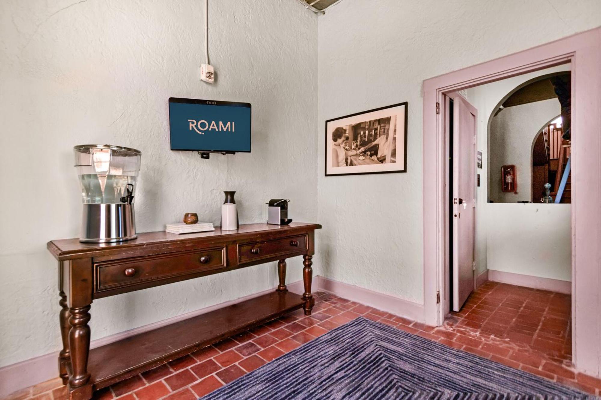 Roami At Tower Hotel - Calle Ocho Miami Bagian luar foto