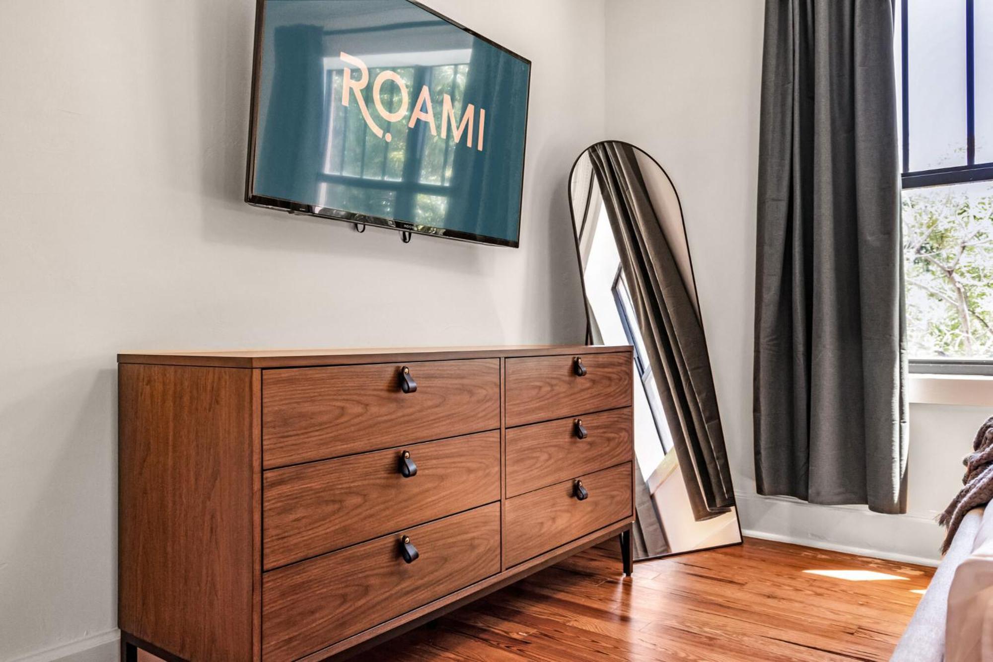 Roami At Tower Hotel - Calle Ocho Miami Bagian luar foto